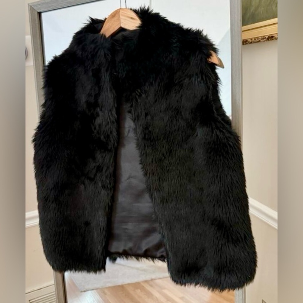 Collection XIIX  Women’s Black Faux Fur Vest Sleeveless Open Front Winter Layeri